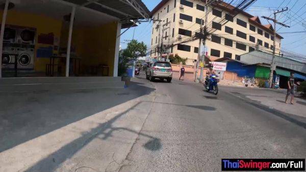 Amateur Thai girl picked up in a mall and fucked from behind doggystyle - sunporno.com - Thailand on gratiscinema.com