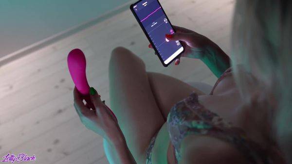 New pink toy turned out to be powerful enough to make the blonde's legs shake in an intense orgasm - anysex.com on gratiscinema.com