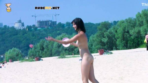 An Adorable Nudist Girls - hotmovs.com on gratiscinema.com