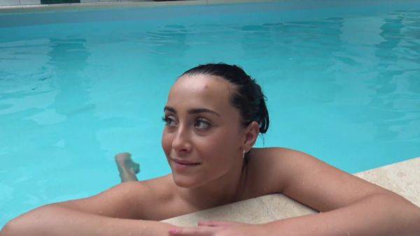 Aroused female filmed by the pool working her magic in true porno - hellporno.com on gratiscinema.com