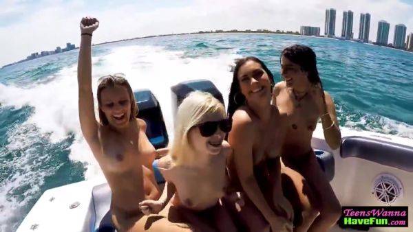 Teens Facialized On Yacht - hclips.com on gratiscinema.com