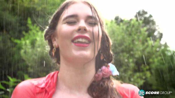 Lucy Laistner is a teen with big, wet tits - hotmovs.com on gratiscinema.com