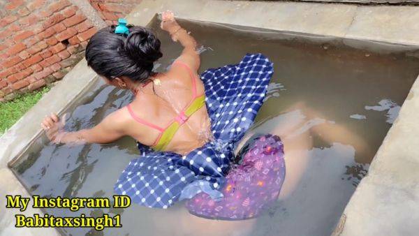 Desi Indian Outdoor Village Opne Water Tenk Bathing Desi Girl Hindi Audio - upornia.com - India on gratiscinema.com