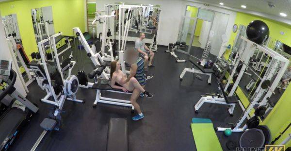 Fucked at the gym and filmed without knowing - alphaporno.com on gratiscinema.com