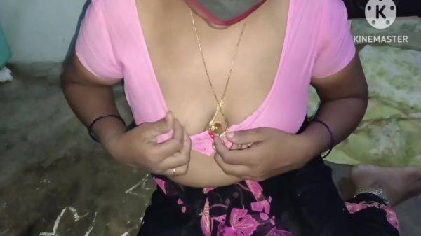 Aunty Showing Her Boobs - hclips.com - India on gratiscinema.com