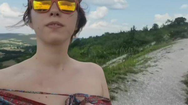 Je Suis Une Vraie Coquine Je Mexhibe Sur Montagne Avec Des Gens A Cote Mmmh Jadore - hclips.com on gratiscinema.com