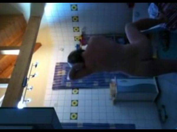 Spying On Mom Shaving Her Body In Bathroom - hclips.com on gratiscinema.com