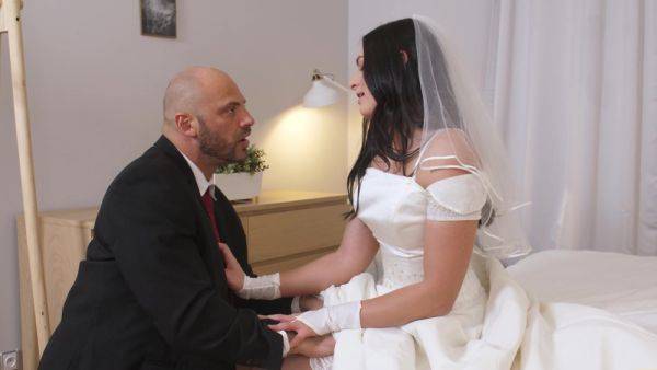 Brunette bride gets intimate with the father-in-law right on her wedding day - xbabe.com on gratiscinema.com