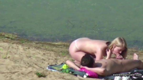 My Stepdaughter Caught With Her Bf On The Beach - voyeurhit.com on gratiscinema.com