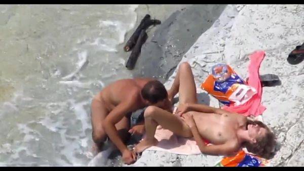 Voyeur On Public Beach Coitus - Hot Cunnilingus - hclips.com on gratiscinema.com