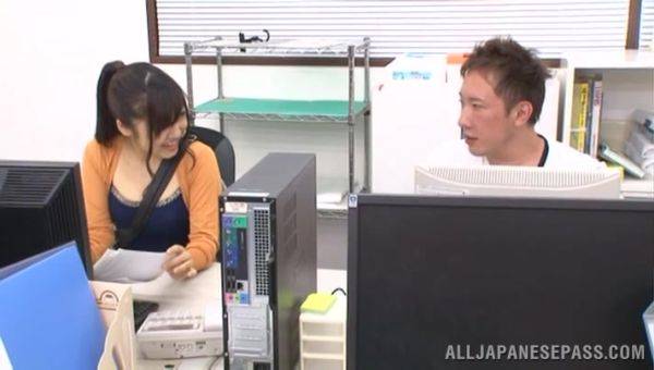 Japanese office babe gets intimate with one of the co-workers - xbabe.com - Japan on gratiscinema.com