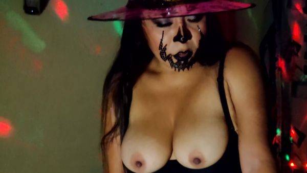 Hot Milf In Free Exclusive Video!! The Witch Is Activated On Halloween - desi-porntube.com - India on gratiscinema.com