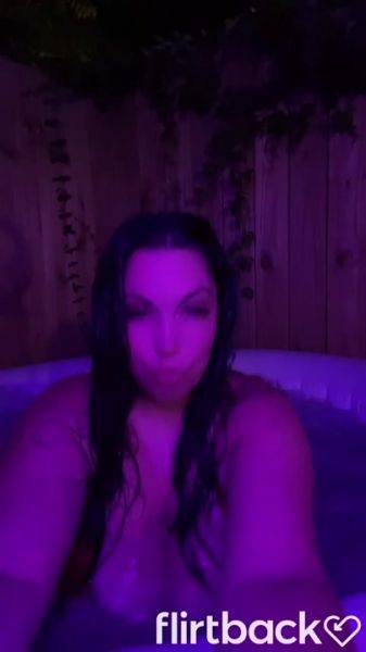 Brunnette flashing her boobs at the hot tub - hotmovs.com on gratiscinema.com