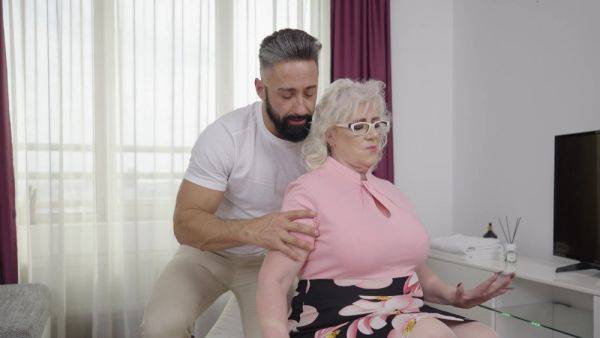 Granny screams holding nephew's cock deep in her fat cunt - xbabe.com on gratiscinema.com