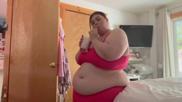 Ssbbw Beautiful Women Eating For Belly Fat Gain #bigbelly - upornia.com on gratiscinema.com