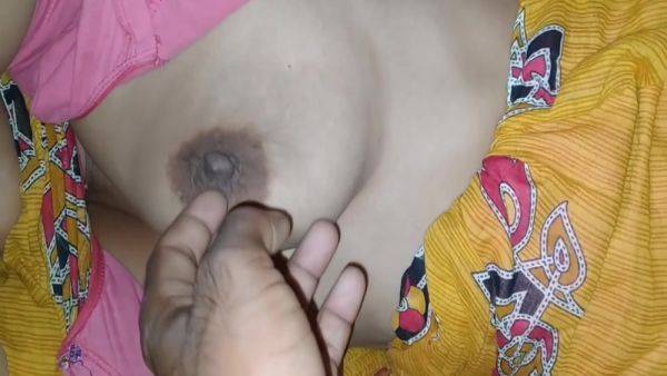 Indian Famous Bhabi Village Wife - desi-porntube.com - India on gratiscinema.com