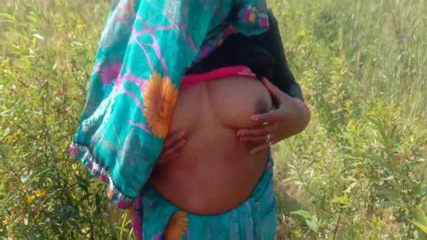 Indian Outdoor Sex 10 Min With Village Outdoor - hclips.com - India on gratiscinema.com