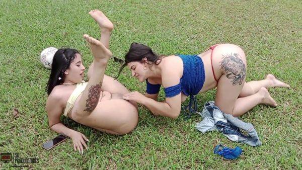 Colombian Lesbians Licking Their Pussies In A Private Estate - Porn In Spanish - desi-porntube.com - Spain - India - Colombia on gratiscinema.com