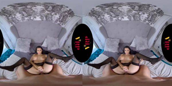 Nelly Kent - Space to Spare #Vrsmartphone #pov #teens - drtuber.com on gratiscinema.com