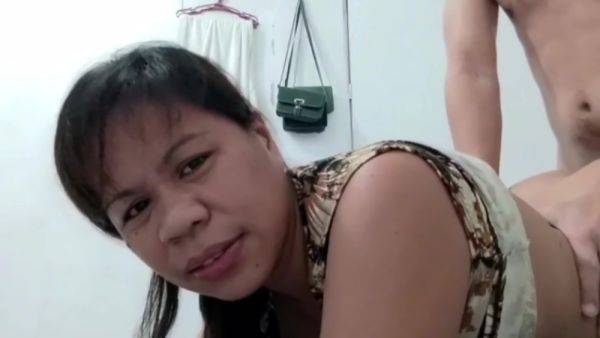 Sexy Filipina Maid Loves To Get Fucked Hard On Her Room By His Boss - hclips.com on gratiscinema.com