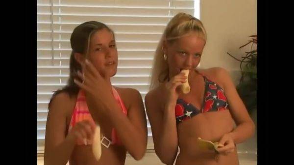 Lesbians In Bikini - tubepornclassic.com on gratiscinema.com