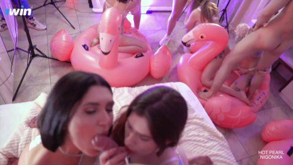 Hot Pearl - I Love to Fuck a Crowd _ Flamingo Orgy4 _ 1 - Amateur - xhand.com on gratiscinema.com