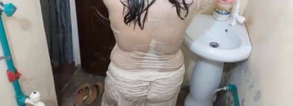 Washroom Nahaty Hue Desi House Wife With 18 Years - desi-porntube.com on gratiscinema.com