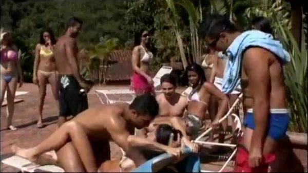 Crazy Wet Orgy With Hot Latinas And One Lucky Stud - videomanysex.com on gratiscinema.com