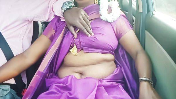 Telugu Dirty Talks, Sexy Saree Aunty With Car Driver Full Video - desi-porntube.com - India on gratiscinema.com