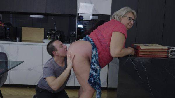 Granny blows the dick wet prior to fuck and swallow - xbabe.com on gratiscinema.com