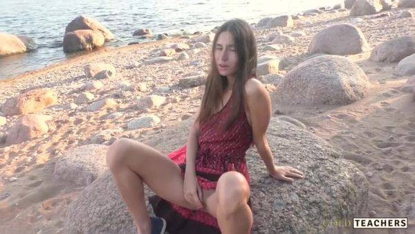 Beautiful Teen Sucks Cock On The Beach - Gold Teachers - hclips.com on gratiscinema.com