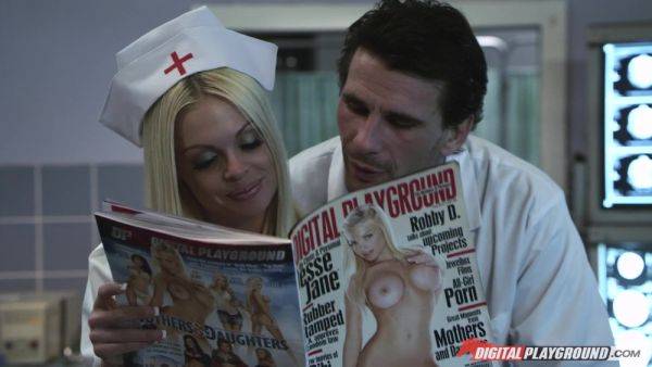 Whorish nurse Jesse Jane gets eaten out before fucking - xtits.com on gratiscinema.com