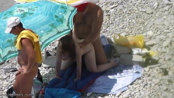 Chubby Babe Strokes Dick On The Beach - hclips.com on gratiscinema.com