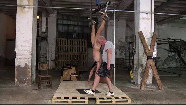 Galiel Swan endures flogging from dominant Sebastian Kane - drtuber.com on gratiscinema.com