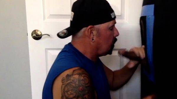 Gloryhole homemade DILF throats cock - drtuber.com on gratiscinema.com