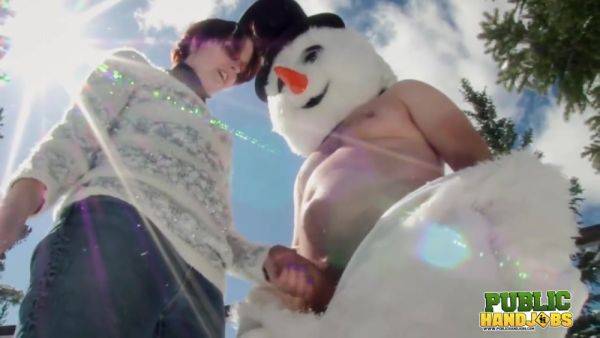 Brandi De Lafey Strokes A Snowman - hotmovs.com on gratiscinema.com