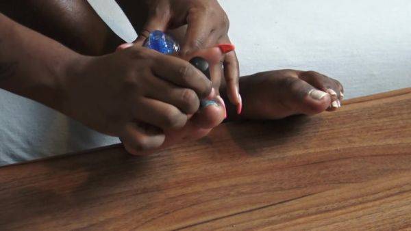 Ebony blue toenails painting by Foot Girls - hotmovs.com on gratiscinema.com