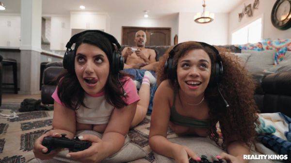 Pair of slutty dolls share black cock together during gaming session - hellporno.com on gratiscinema.com