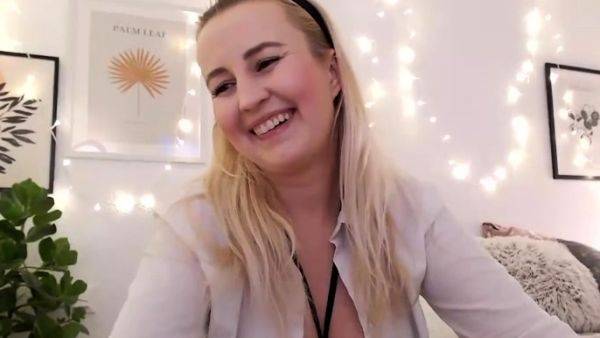 Sexy Amateur 18 Blond Teen First Time Webcam - drtuber.com on gratiscinema.com