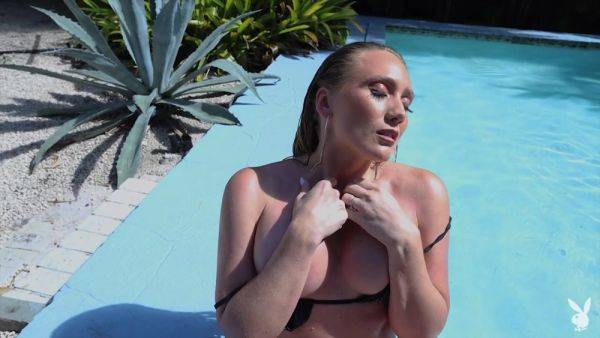 AJ Applegate in Sun Block - PlayboyPlus - hotmovs.com on gratiscinema.com