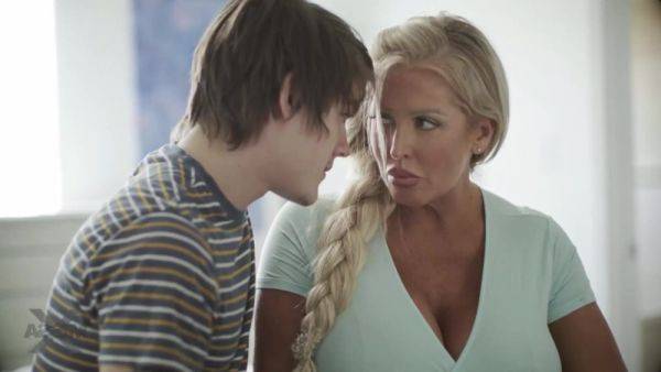 CHEERING UP MOM - ALURA JENSON - txxx.com on gratiscinema.com