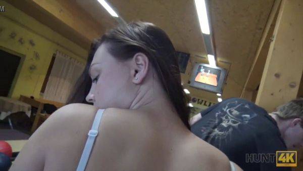 Hidden cam caught teen in the act of cuckolding and taking cash - sexu.com on gratiscinema.com