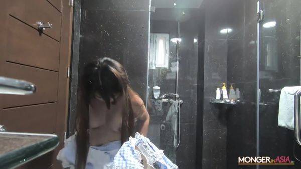 Filipina maid cant handle this foreigners big dick - hotmovs.com on gratiscinema.com