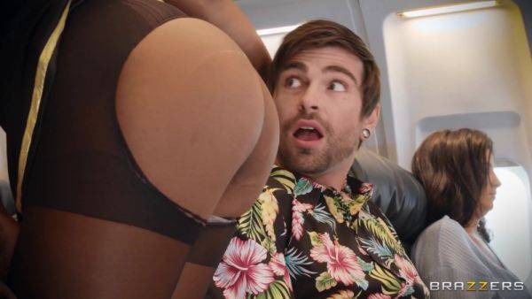 LaSirena69 and Hazel Grace pleasuring lucky dude on plane - xhand.com on gratiscinema.com