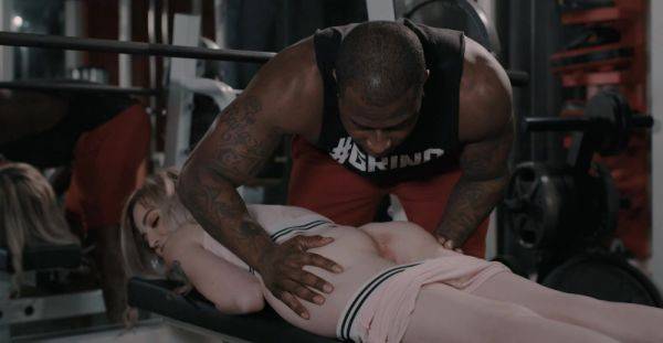 Black lover tries p***e pussy at the gym in remarkable interracial - alphaporno.com on gratiscinema.com