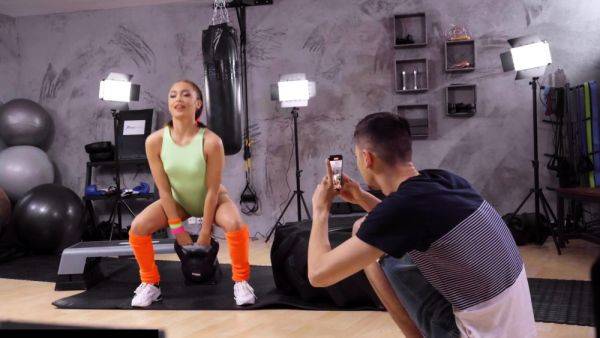 Fitness Rooms Influencer fucks and sucks big dick in gym - drtuber.com - Czech Republic on gratiscinema.com