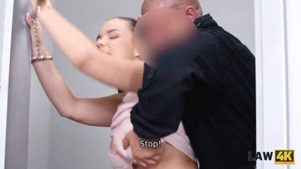 Sofia Lee, a chubby teen thief, sucks cock while being arrested by the police - sexu.com on gratiscinema.com