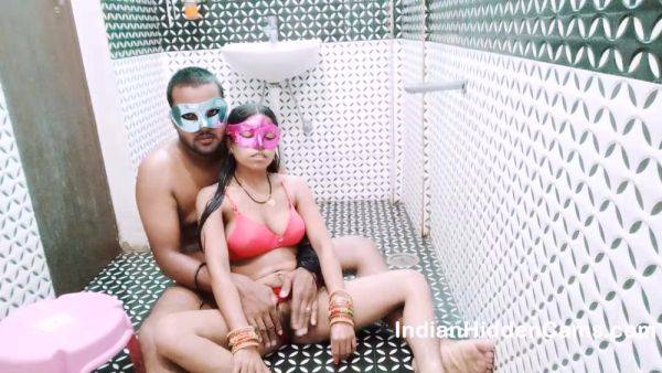 Married Indian Couple On Vacation Having Sex While Taking Shower In Desi Oyo Hotel - Hindi Audio - hclips.com - India on gratiscinema.com