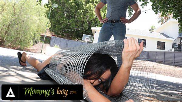 MOMMY'S BOY - Stacked MILF Gets Hard Fucked By Her Pervert Hung Gardener While Stuck In A Fence - txxx.com on gratiscinema.com