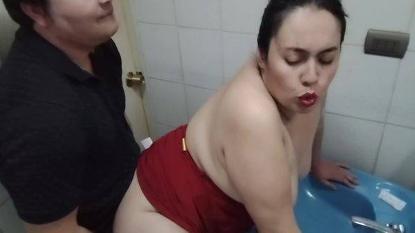 Masdratra Fucks With Her Sons Friend In The Bathroom In The Middle Of The Party - hclips.com - Usa on gratiscinema.com